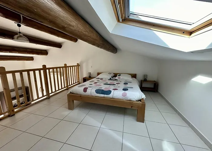 Clos De La Noria 아파트