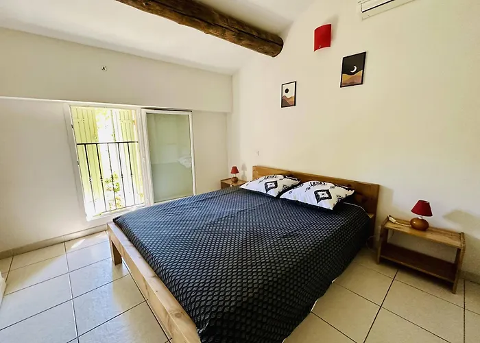 Clos De La Noria 아파트